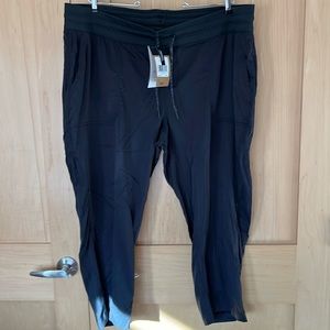 The North Face FlashDry capris XXXL NWT
